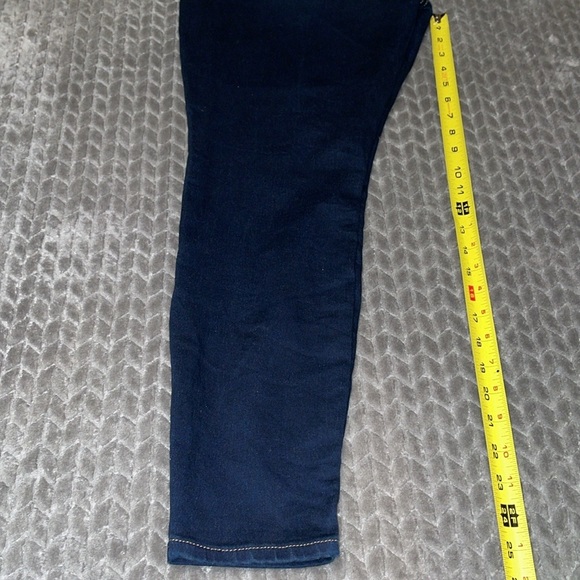 NWOT Levi’s. Mid Rise Skinny.  31x28. - Picture 7 of 11